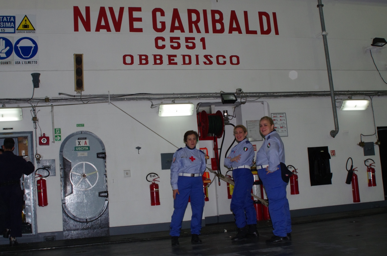 Servizio delle Infermiere Volontarie CRI nella Nave Militare Italiana "Garibaldi"