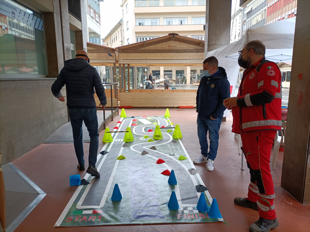 I Giovani CRI in piazza per l'educazione stradale