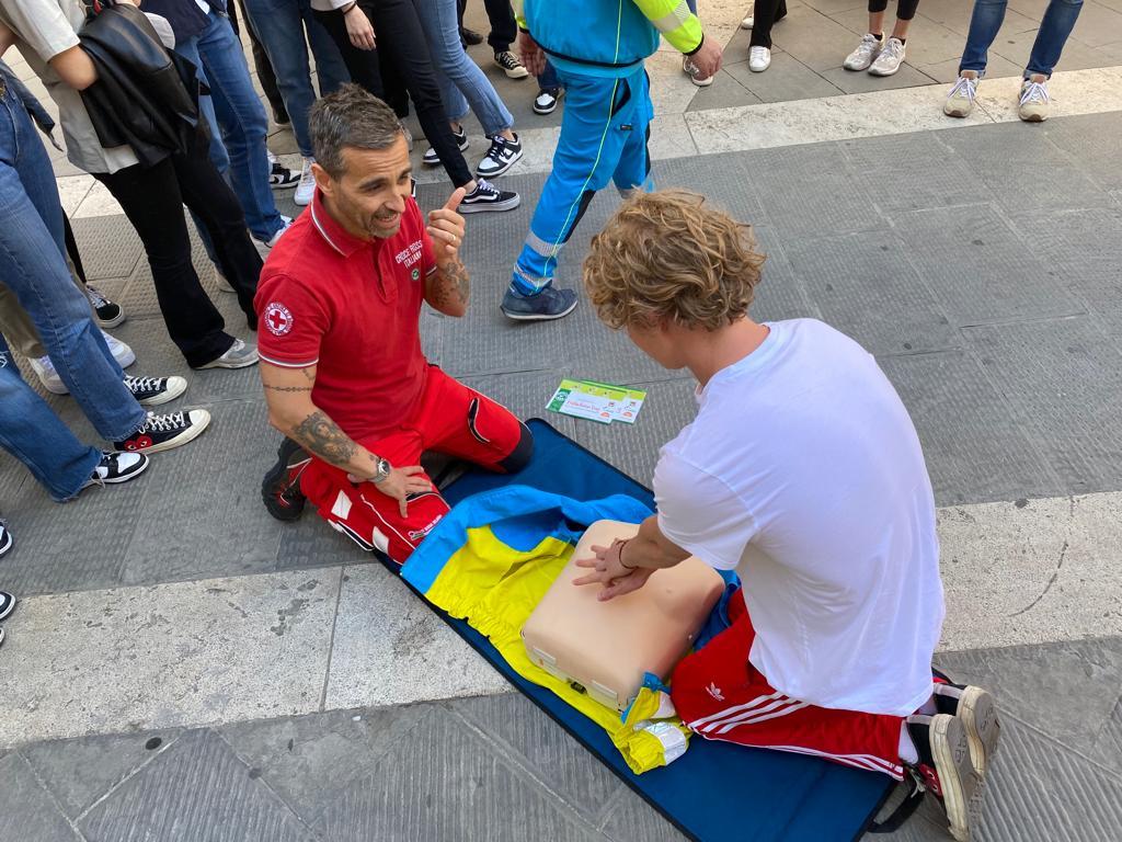Defibrillation Day in Piazza San Jacopo