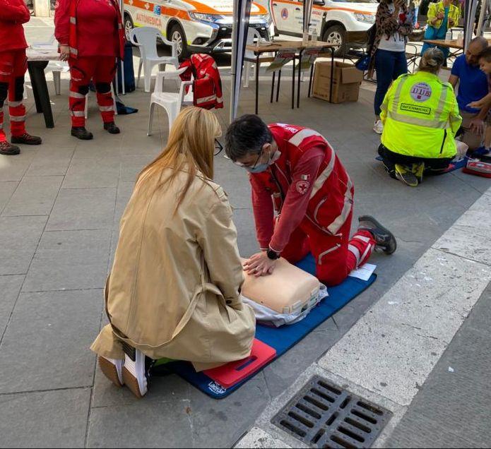 Defibrillation Day in Piazza San Jacopo